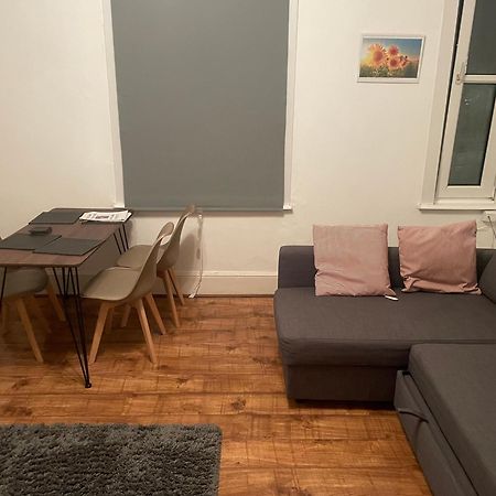 Luxury 1-Bed Apartment With Stunning City Views Perfect For Short Stays In لندن المظهر الخارجي الصورة