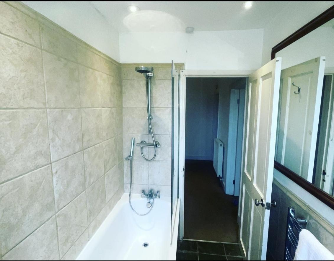 Luxury 1-Bed Apartment With Stunning City Views Perfect For Short Stays In لندن المظهر الخارجي الصورة
